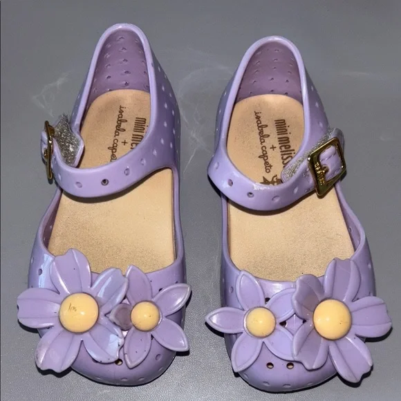 purple dress yellow shoes 1 Purple Dress